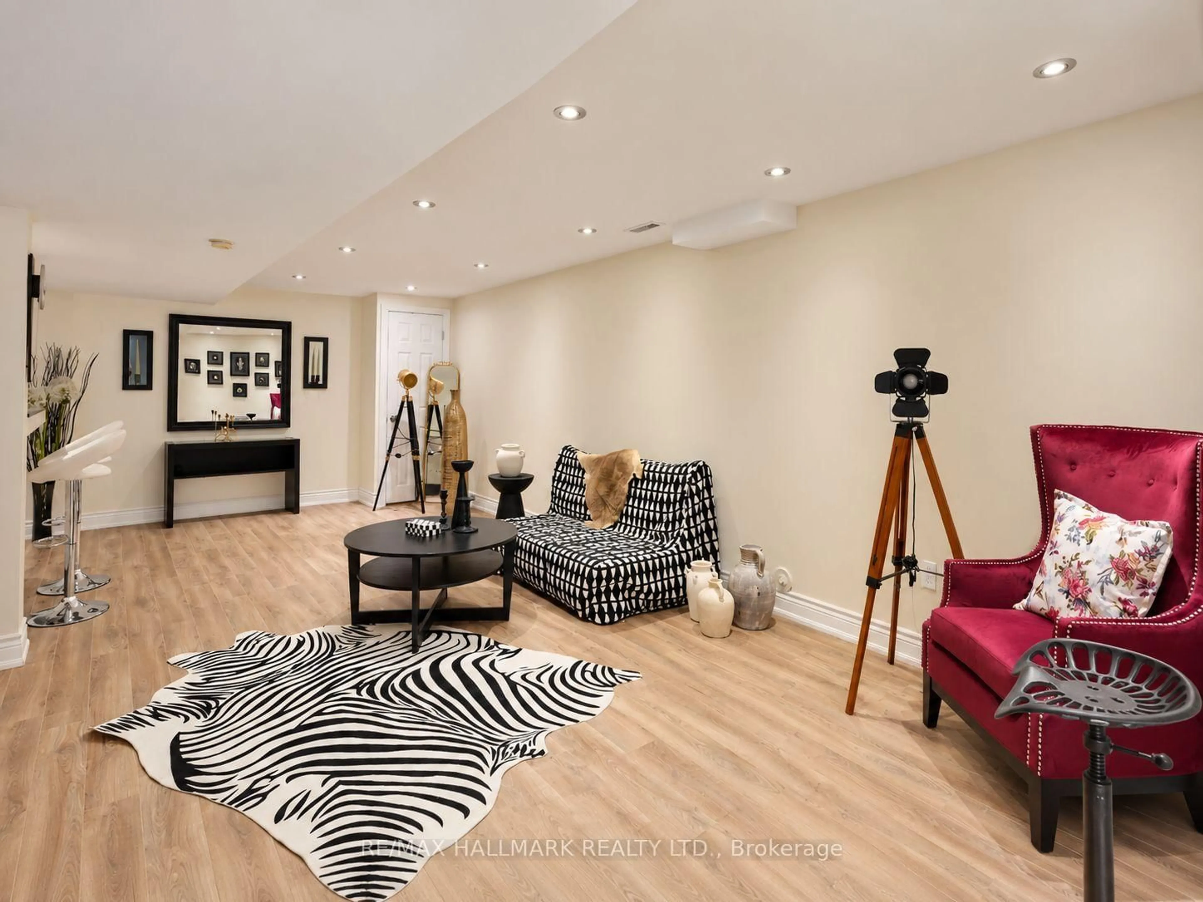 trreb/IMG-N13816844_3d8afe07-ee39-4a75-8e92-70e34868f8f8-l.jpg