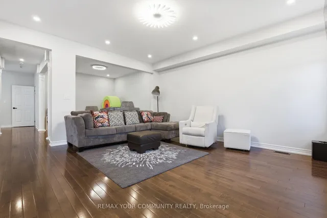 248 Greenwood Rd, Whitchurch-Stouffville 4