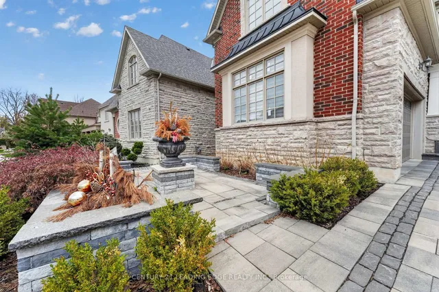 33 Stollery Pond Cres, Markham 3