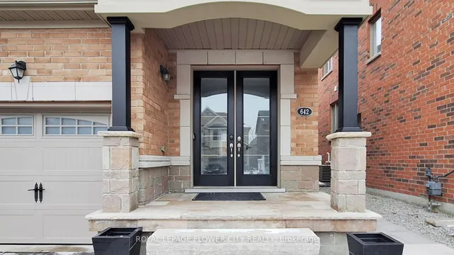 642 Sweetwater Cres, Newmarket 3