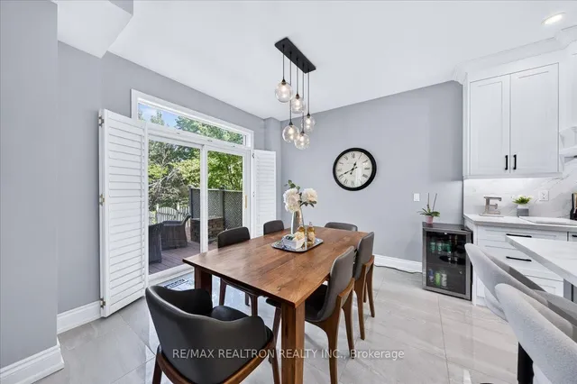 162 Estate Garden Dr, Richmond Hill 5