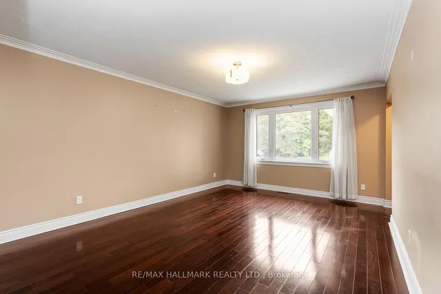 245 Elmwood Ave, Richmond Hill 2