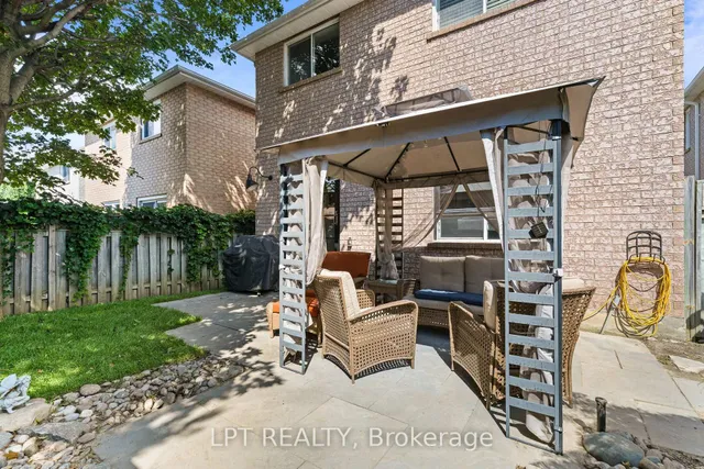 416 Flanagan Crt, Newmarket 3