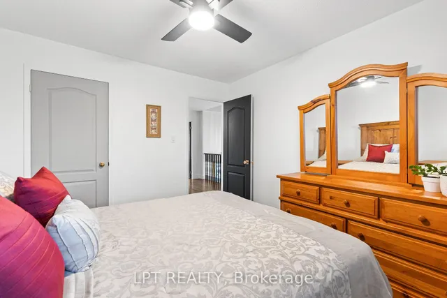 416 Flanagan Crt, Newmarket 4