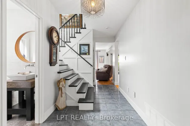 416 Flanagan Crt, Newmarket 5