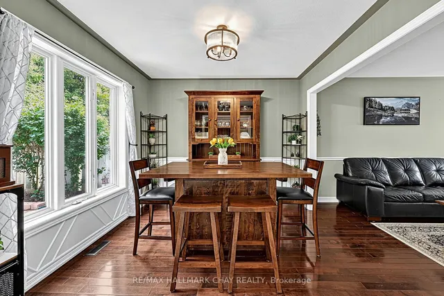 102 Noble Dr, Bradford West Gwillimbury