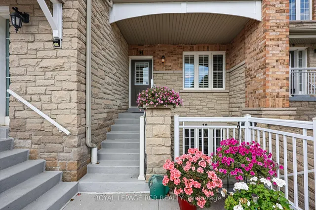 520 Silken Laumann Dr #11, Newmarket 3