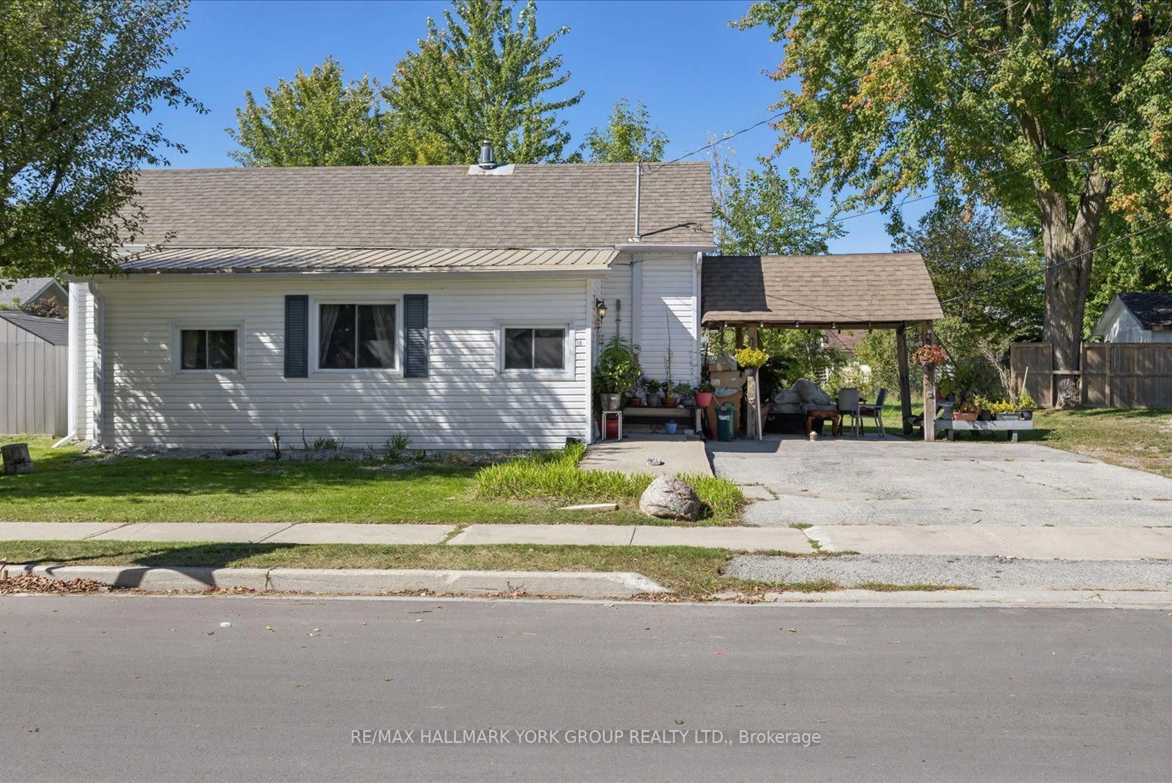 trreb/IMG-N13829370_0d4804b1-ce93-48f4-972b-83f465049391-l.jpg
