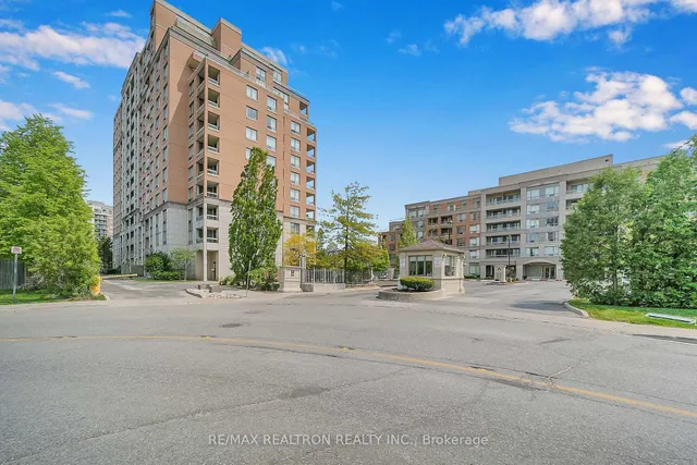 29 Northern Hts Dr #615, Richmond Hill 2