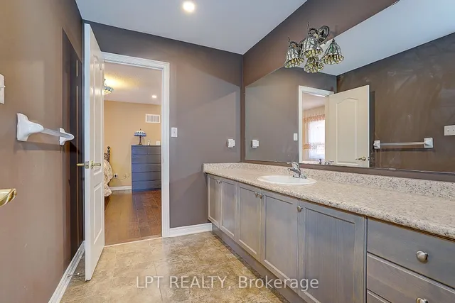 1168 McTavish Dr, Newmarket 2