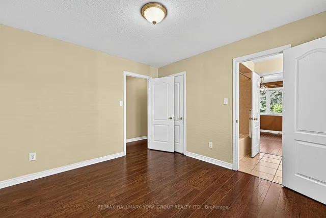 383 Gilpin Dr, Newmarket 4