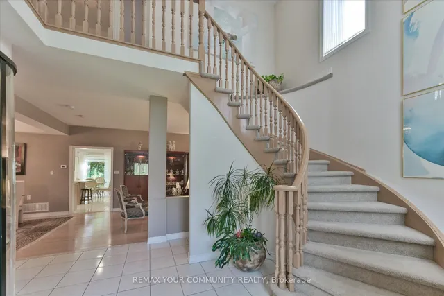 153 Estate Garden Dr, Richmond Hill 5