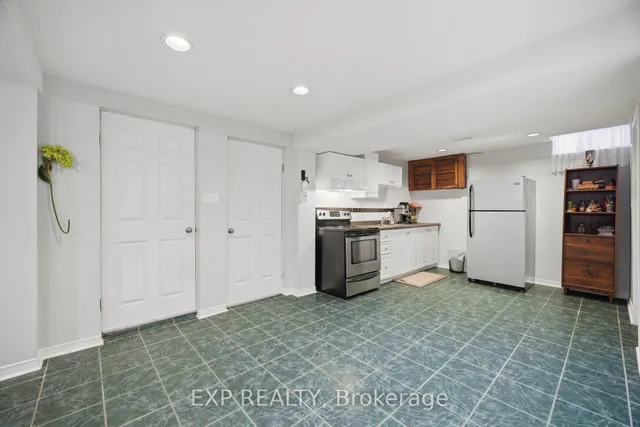 70 Embassy Dr, Vaughan 4