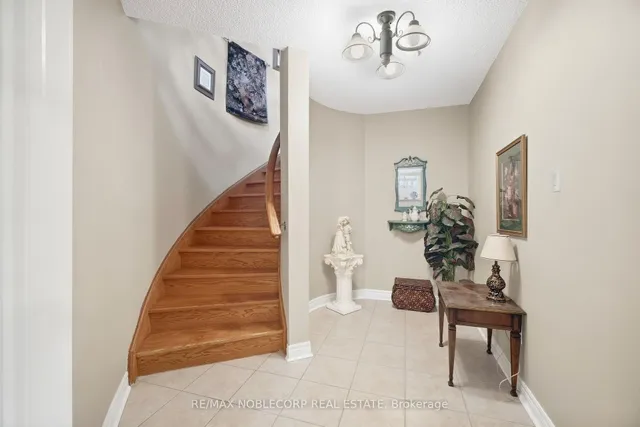 15 Woodland Trail Crt, Vaughan 5