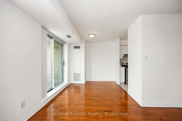 51 Baffin Crt #420, Richmond Hill 4