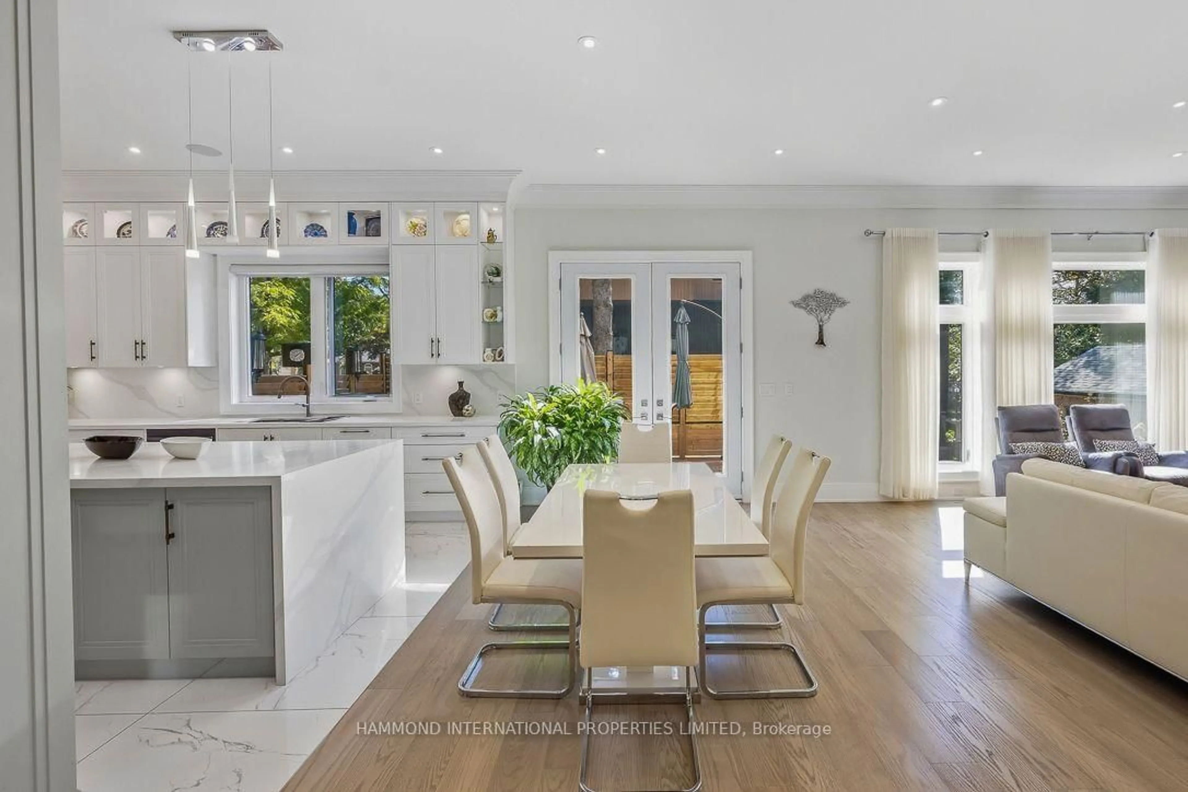 trreb/IMG-N13838908_2ab4b36d-409b-418a-a2a1-6675e27ec016-l.jpg