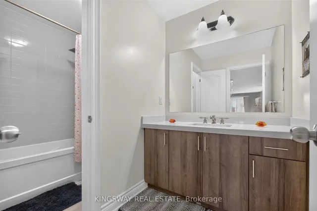949 Langford Blvd, Bradford West Gwillimbury 4