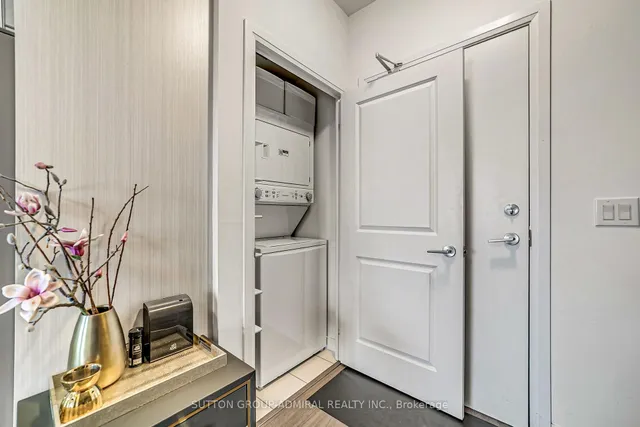 55 Oneida Cres #1005, Richmond Hill 2