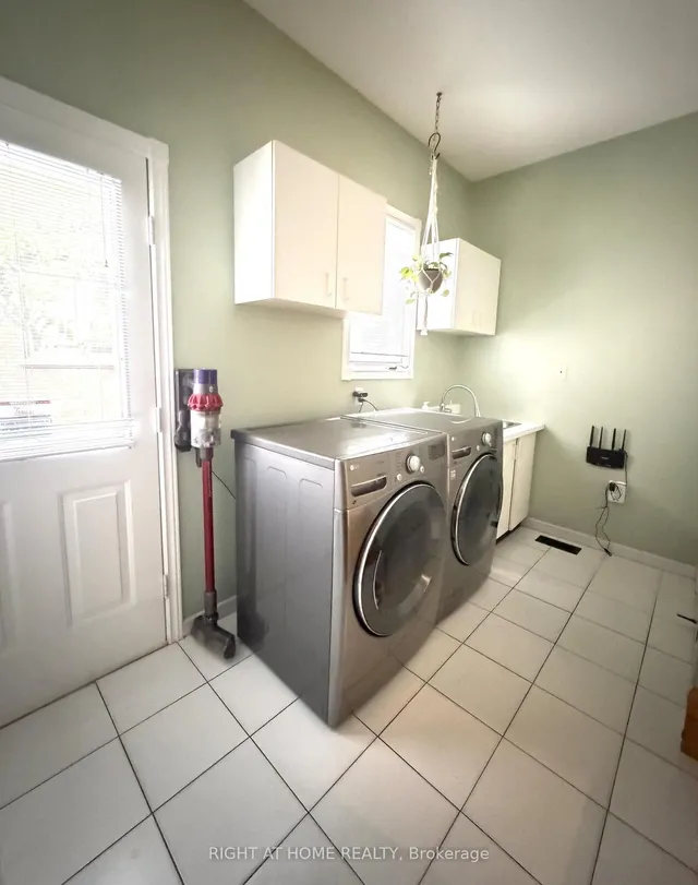 17 Piccadilly Rd, Richmond Hill 4