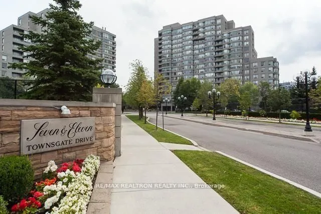 7 Townsgate Dr #1206, Vaughan 4