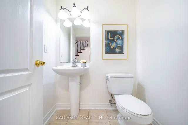 863 Oaktree Cres, Newmarket 2