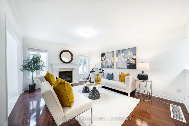 863 Oaktree Cres, Newmarket 3