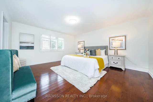 863 Oaktree Cres, Newmarket 5
