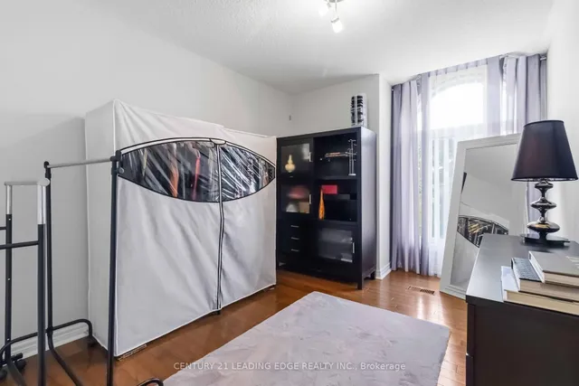 47 Cordoba Dr, Vaughan 4