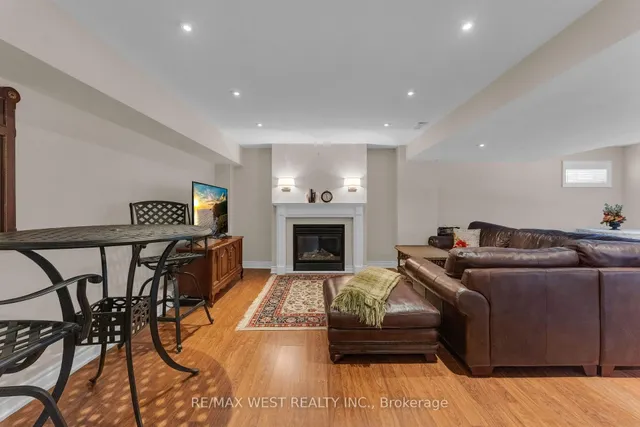93 Fern Valley Cres, Richmond Hill 4