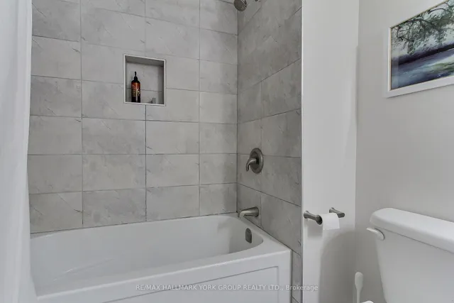 166 Olive St #109, East Gwillimbury 5