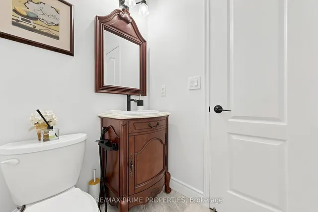 101 Settlement Park Ave, Markham 4