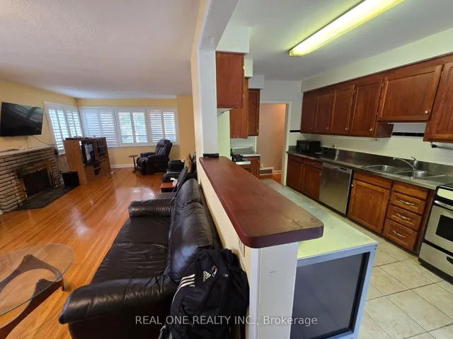 389 Kerrybrook Dr, Richmond Hill 4