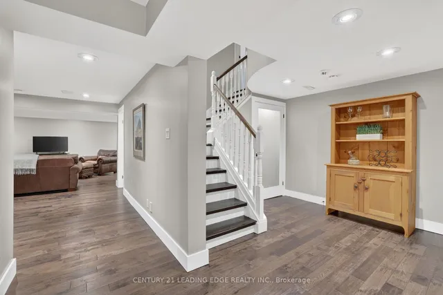 505 Aintree Dr, Whitchurch-Stouffville 4