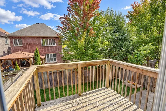 240 Aspenwood Dr, Newmarket 5