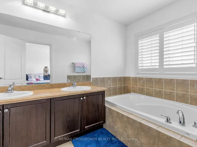 23 Worthview Dr, Vaughan 3