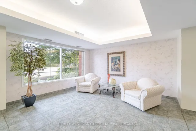 75 Treelawn Blvd #105, Vaughan 4