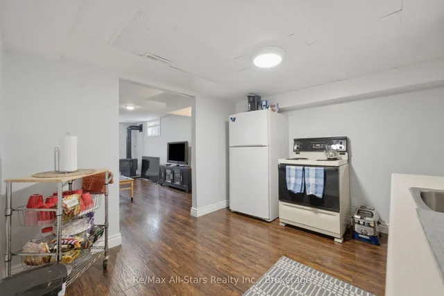1 Maple Grove St, Whitchurch-Stouffville 3