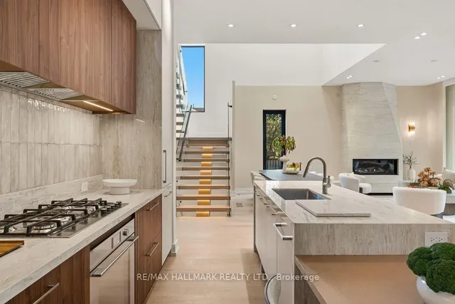 81 Meadowview Ave, Markham 2