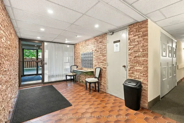 15390 Yonge St #406, Aurora 3