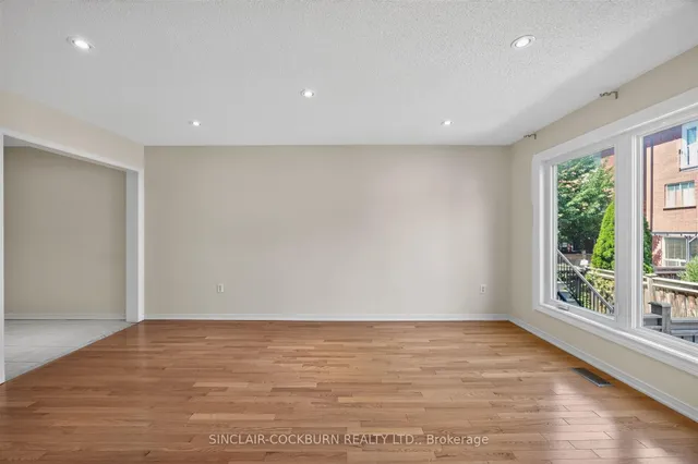 14 Barr Cres, Aurora 3