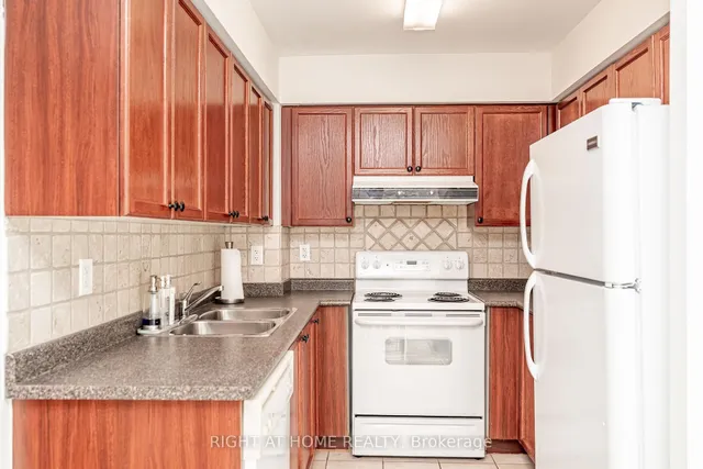 23 Oneida Cres #1010, Richmond Hill 4