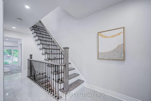 25 Galleria Pkwy, Markham 4