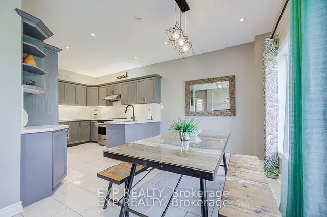 292 Sheridan Crt, Newmarket 3