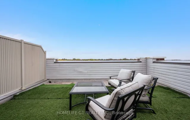 1 Whitaker Way, Whitchurch-Stouffville 5