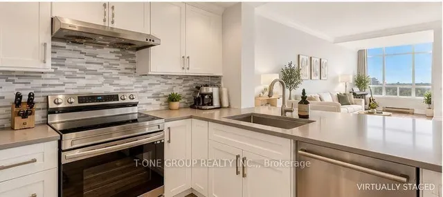 22 Clarissa Dr #Ph6, Richmond Hill 3