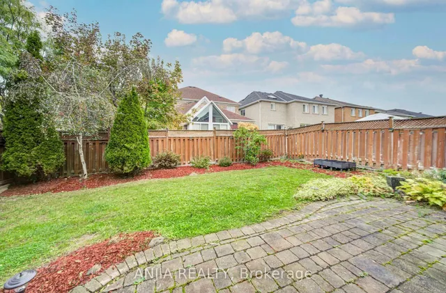 1 Aylesbury Gate, Markham 5