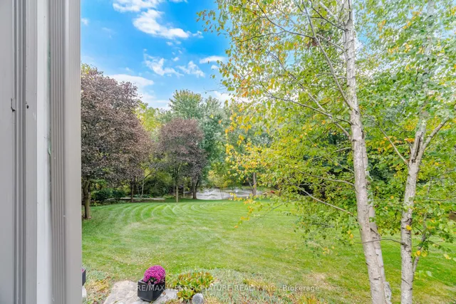 42 Hedgerow Crt, Vaughan 2