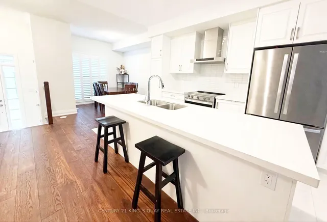 15 Maybank Lane, Whitchurch-Stouffville 2