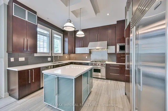 11 Candlelight Dr, Richmond Hill 4