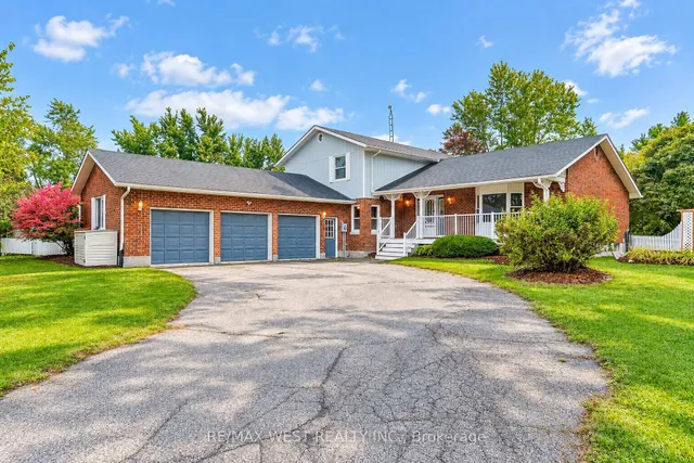 24 Smith Dr, Uxbridge 2